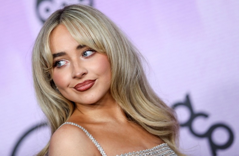 Sabrina Carpenter Dances In Underwear While Singing Manchild Drops F 