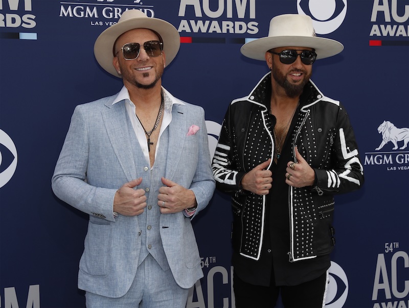 LOCASH Celebrates Multi-Week No. 1 ‘Hometown Home’