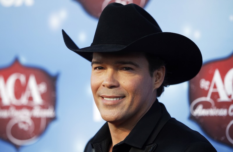 Clay Walker Reveals That He’s “Going Through A Rough Patch” With Multiple Sclerosis