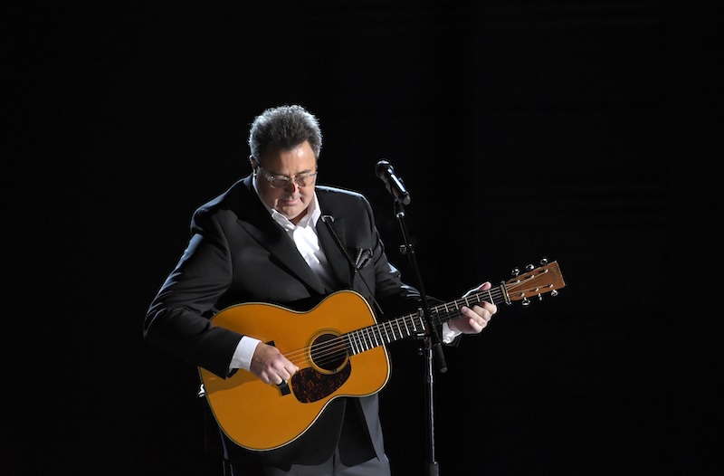 Vince Gill Set To Receive CMA Willie Nelson Lifetime Achievement Award